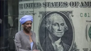 سعر الدولار يتجاوز 55 جنيهاً في البنوك والسوق الموازية بختام تعاملات الخميس